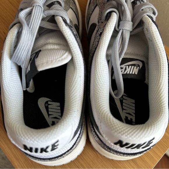 Nike Dunk Low Golden Gals Metallic Silver - Picture 4 of 7